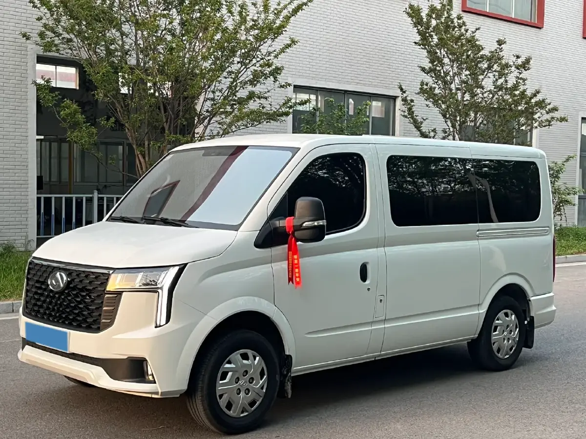 2023 MAXUS XinTu V80 2.0T 127HP L4 6MT