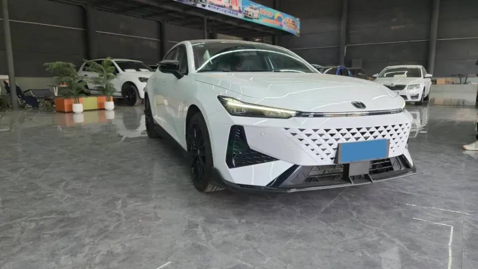 2024 ChangAn UNI-V 1.5T 188HP L4 7DCT,autocango,china used car exporter,china ev exporter,chinese used car exporter,chinese used ev exporter