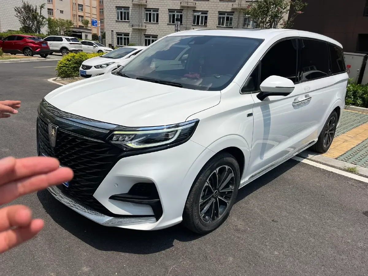 2022 Roewe iMAX8 2.0T 234HP L4 8AT 2022 Roewe iMAX8 2.0T 234HP L4 8AT