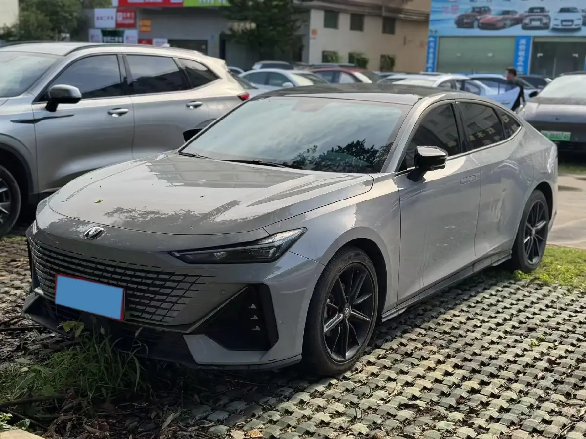 2022 ChangAn UNI-V 1.5T 188HP L4 7DCT