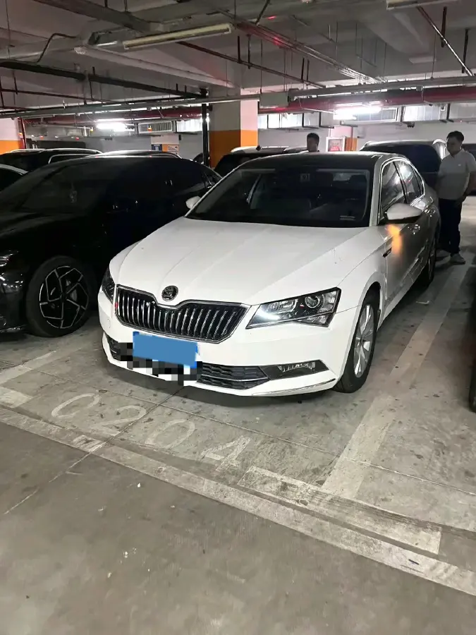 2018 Skoda Superb 2.0T 186HP L4 7DCT