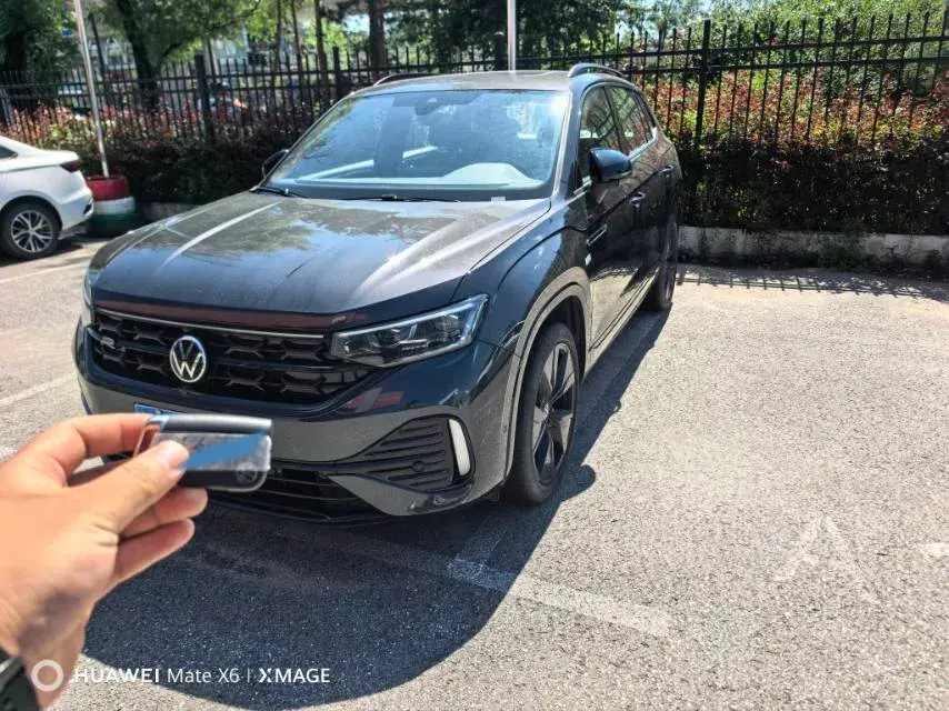 2023 Volkswagen Tayron 2.0T 220HP L4 7DCT