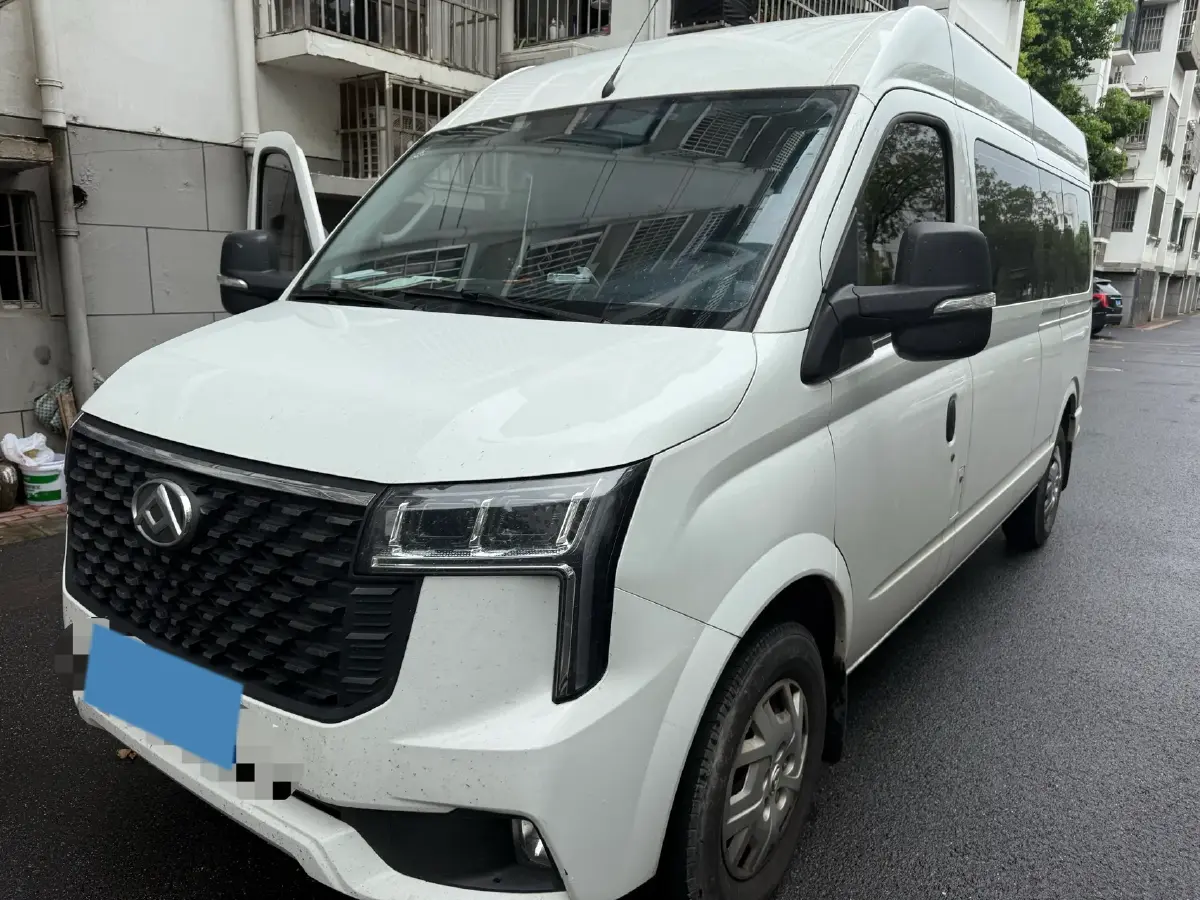2023 MAXUS XinTu V80 2.0T 127HP L4 6MT