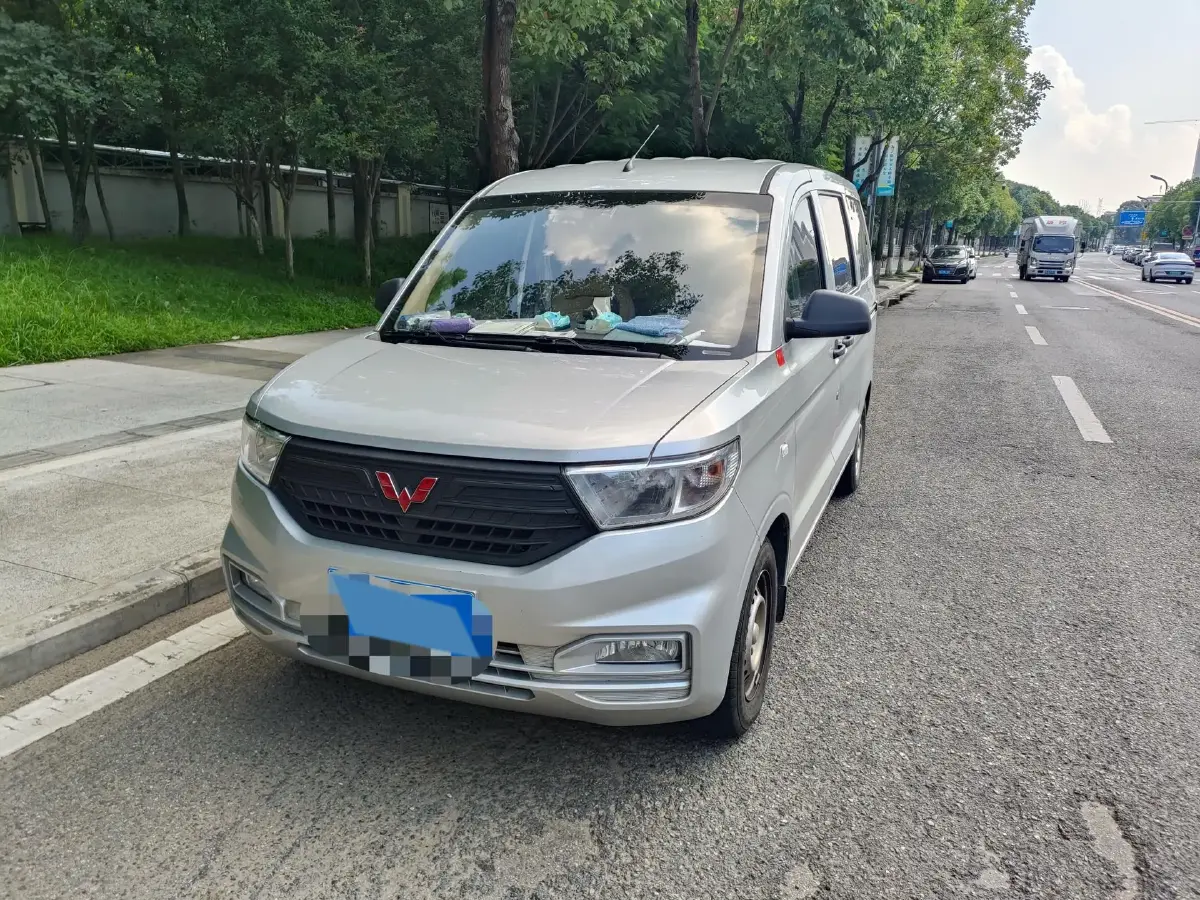 2021 WuLing HongGuang V 1.2L 76HP L4 5MT