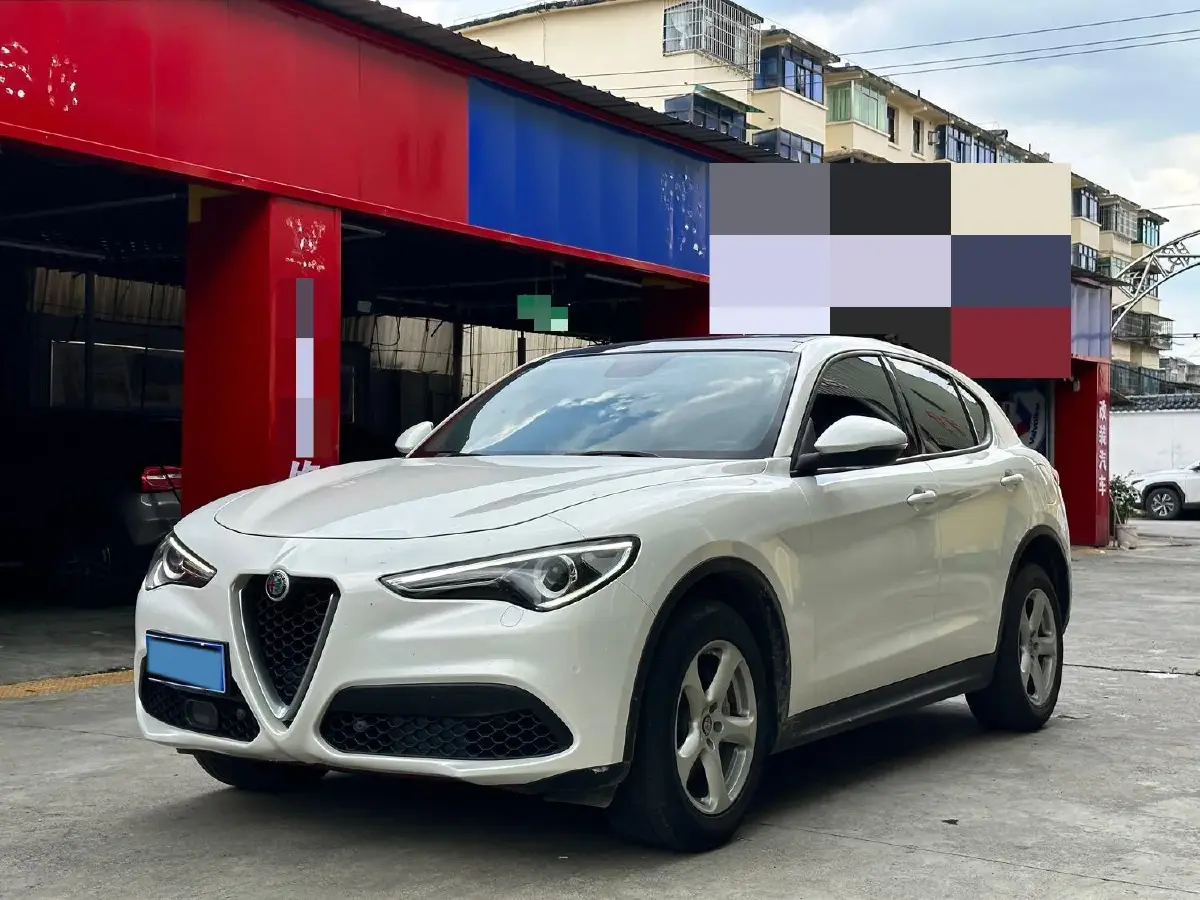 2017 Alfa Romeo Stelvio 2.0T 200HP L4 8AT