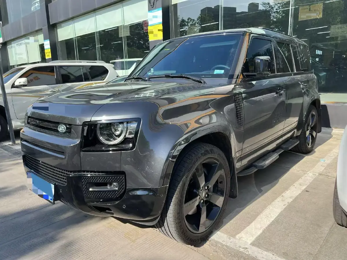 2025 Land Rover Defender 3.0T 400HP L6 8AT