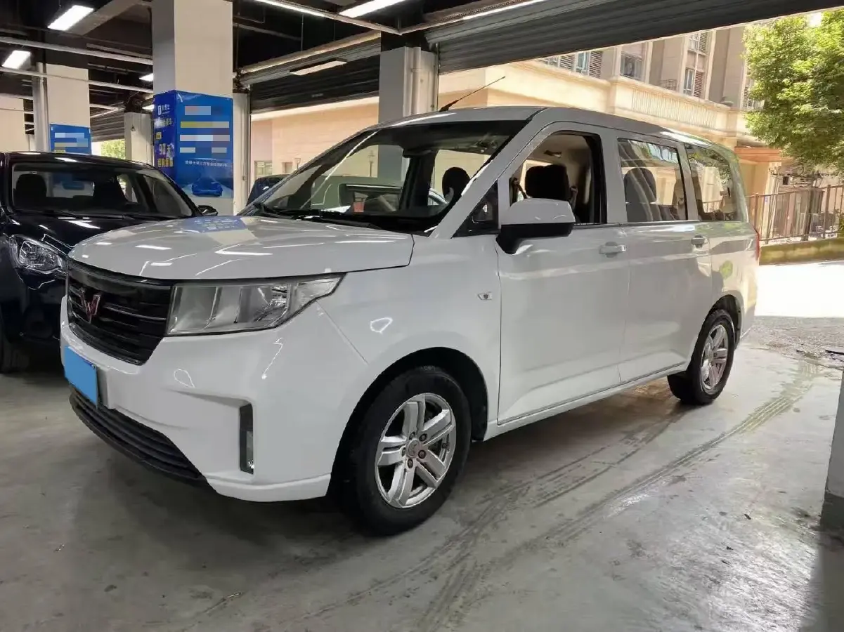 2019 WuLing HongGuang Plus 1.5T 147HP L4 6MT