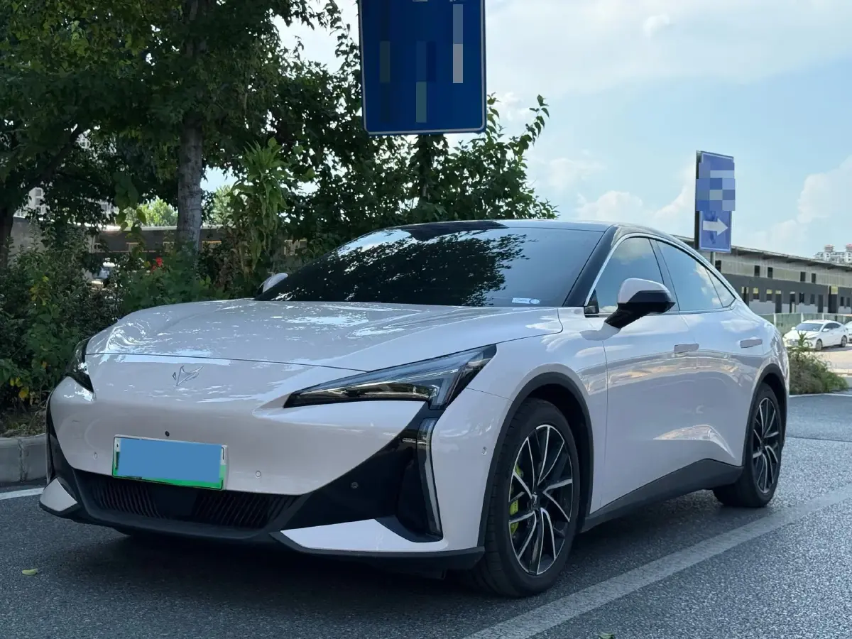 2025 ARCFOX αS5 BEV