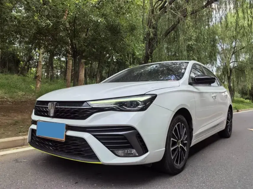 2021 Roewe i5 1.5L 120HP L4 CVT 2021 Roewe i5 1.5L 120HP L4 CVT