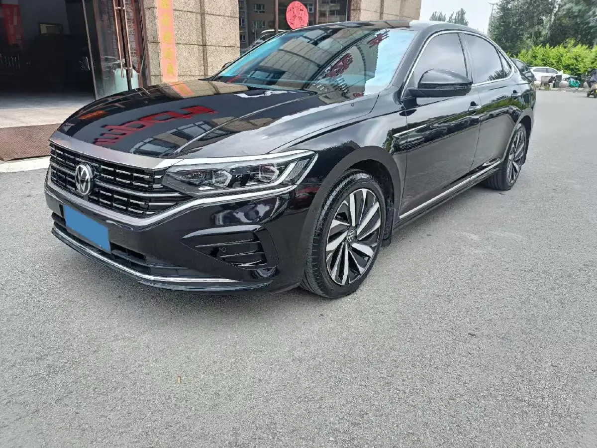 2022 Volkswagen Passat 2.0T 186HP L4 7DCT