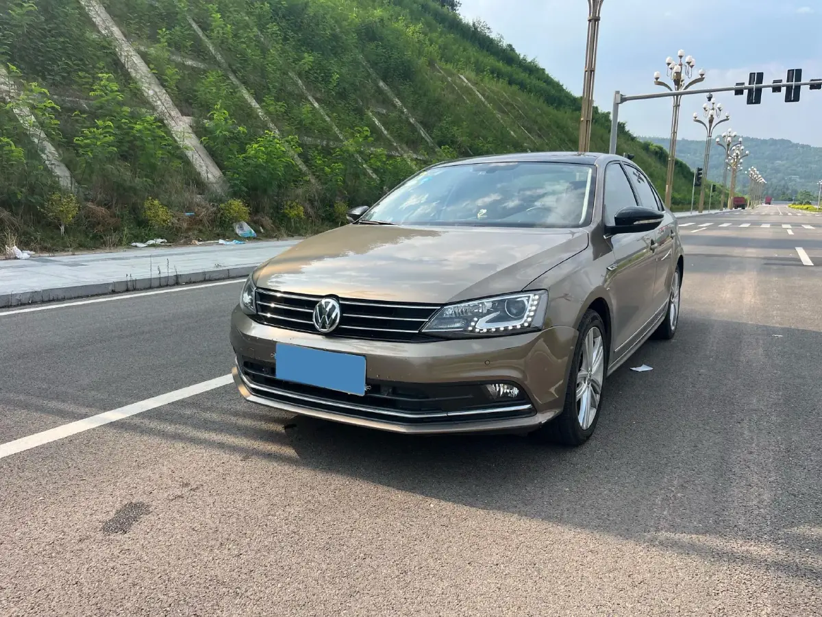 2018 Volkswagen Sagitar 1.4T 150HP L4 7DCT