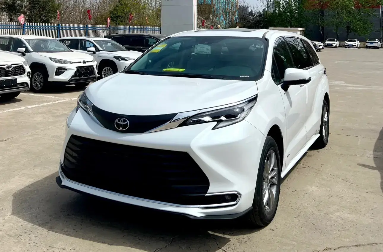 2024 Toyota Sienna 2.5L 189HP L4 E-CVT Hybrid