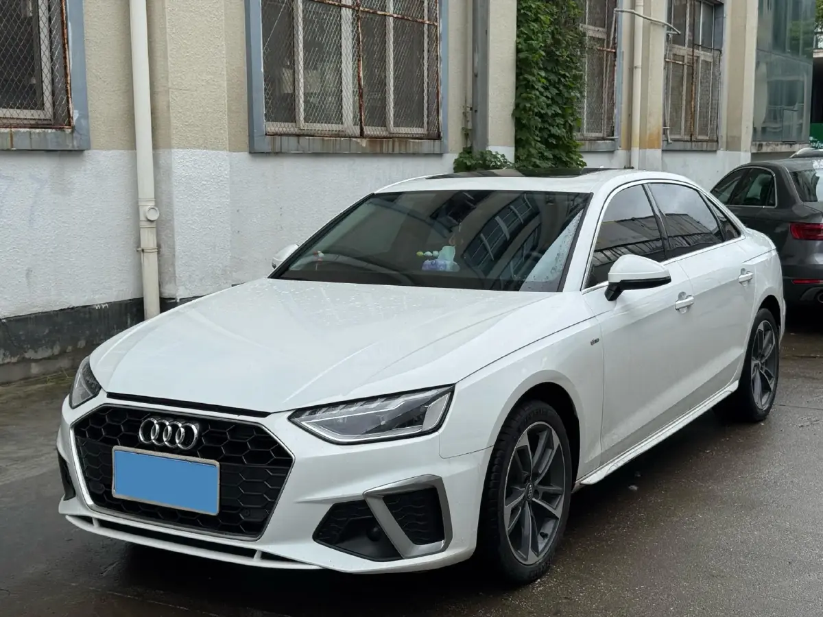 2022 Audi A4L 2.0T 190HP L4 7DCT