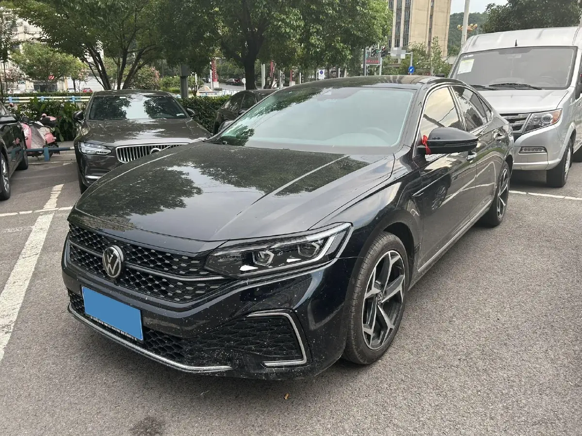 2024 Volkswagen Passat 2.0T 220HP L4 7DCT 2024 Volkswagen Passat 2.0T 220HP L4 7DCT