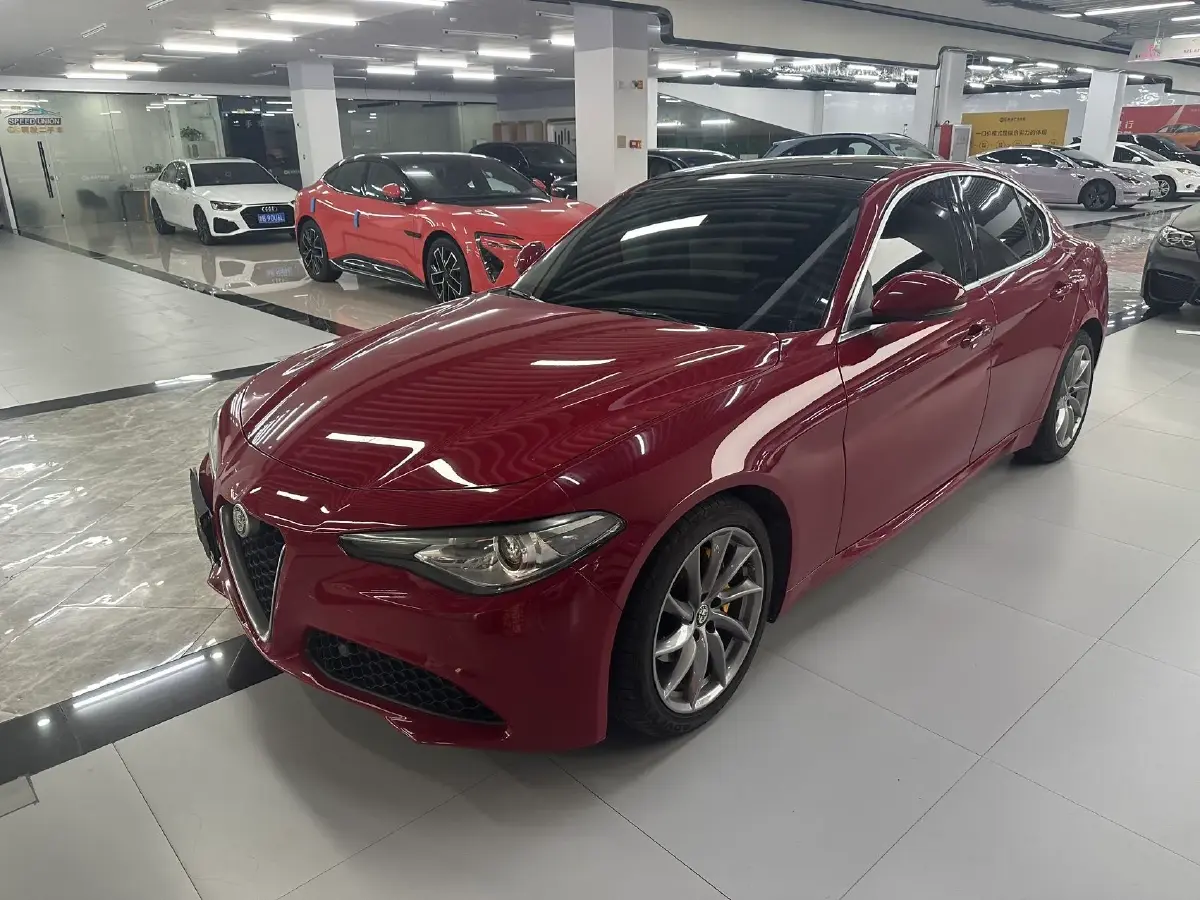 2017 Alfa Romeo Giulia 2.0T 200HP L4 8AT