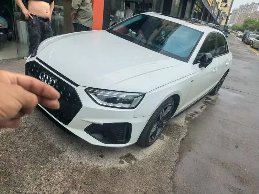 2022 Audi A4L 2.0T 190HP L4 7DCT