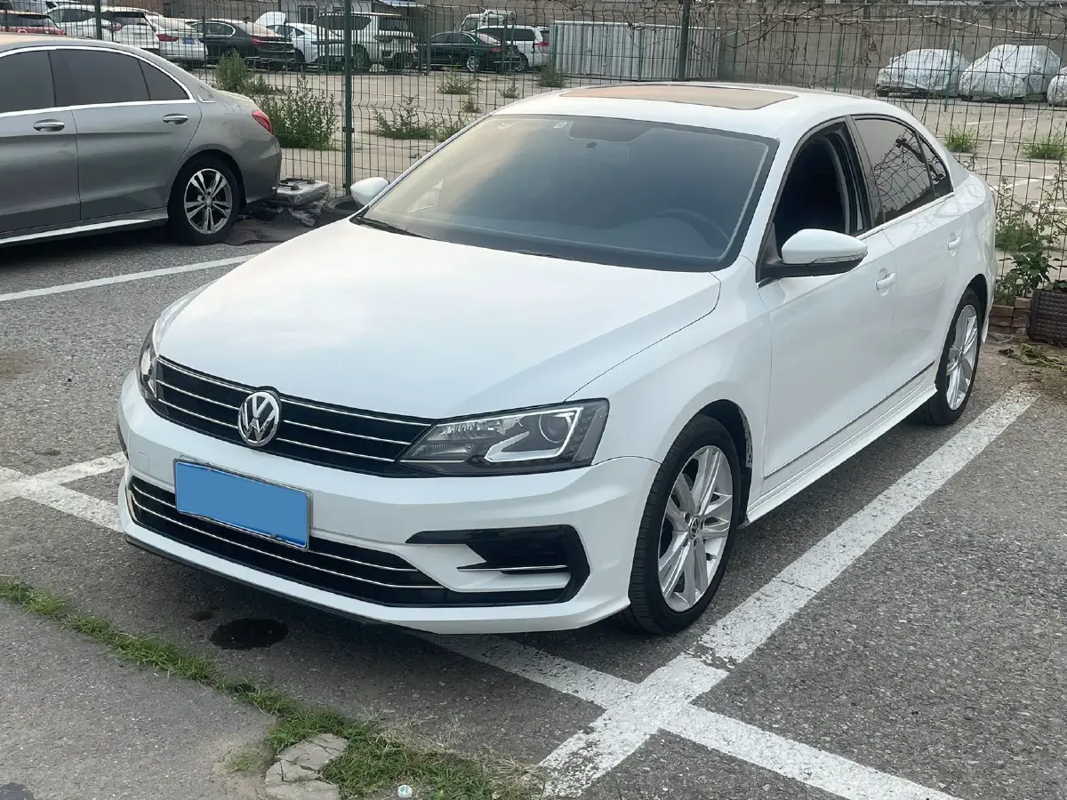 2018 Volkswagen Sagitar 1.4T 150HP L4 7DCT