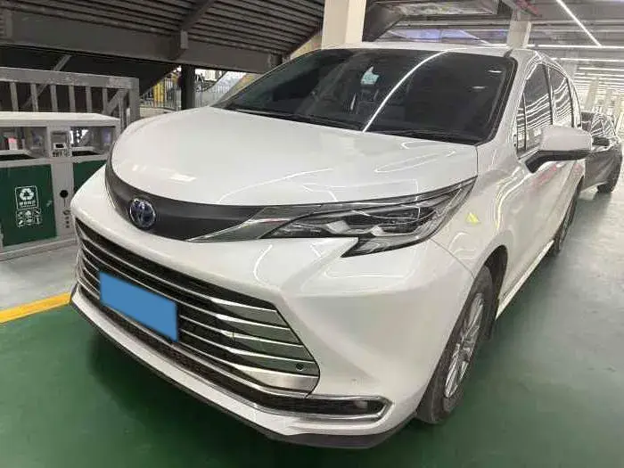 2024 Toyota Sienna 2.5L 189HP L4 E-CVT Hybrid