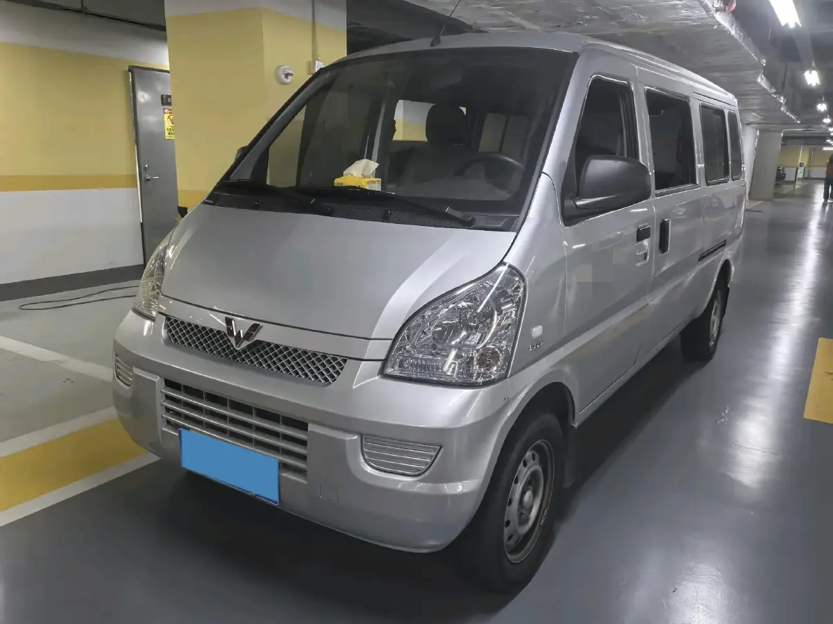 2021 WuLing RongGuang 1.5L 99HP L4 5MT