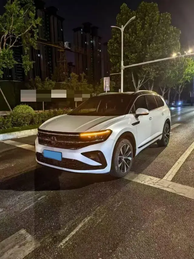 2023 Volkswagen Talagon 2.0T 220HP L4 7DCT