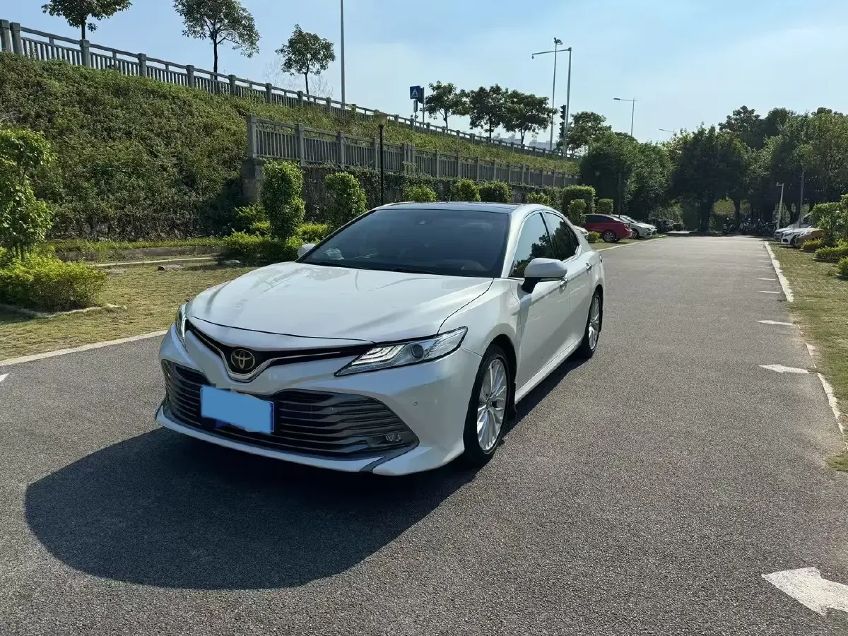 2019 Toyota Camry 2.5L 209HP L4 8AT