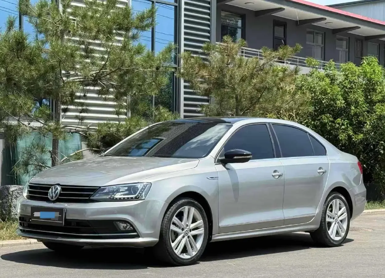 2018 Volkswagen Sagitar 1.4T 150HP L4 7DCT