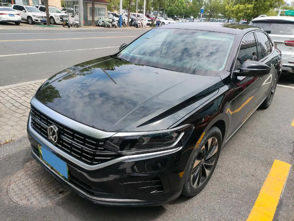 2022 Volkswagen Passat 2.0T 186HP L4 7DCT