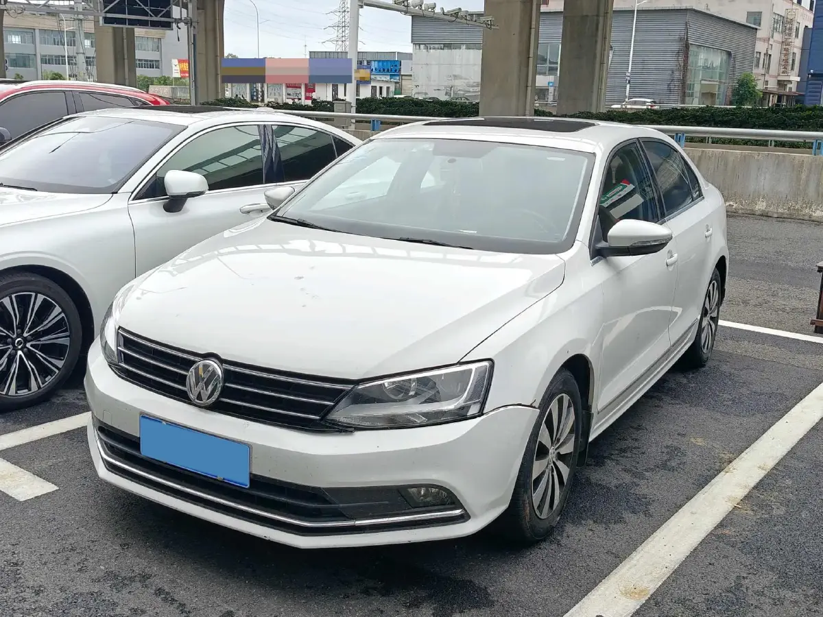 2018 Volkswagen Sagitar 1.4T 150HP L4 7DCT