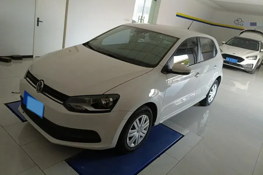 2016 Volkswagen Polo 1.4L 90HP L4 6AT