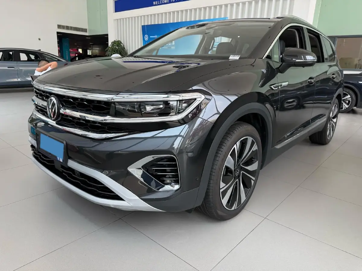 2024 Volkswagen Talagon 2.0T 220HP L4 7DCT