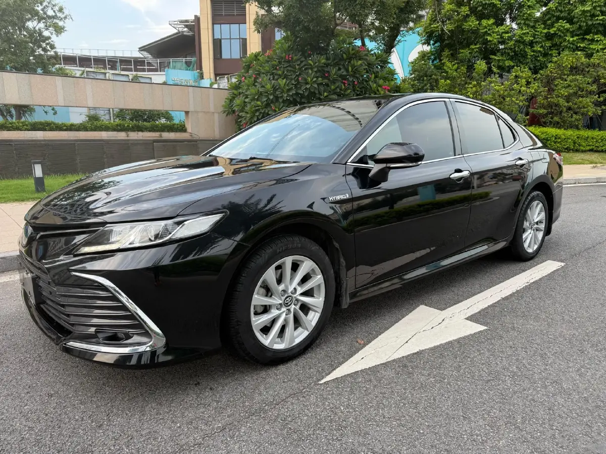 2021 Toyota Camry 2.5L 178HP L4 E-CVT Hybrid