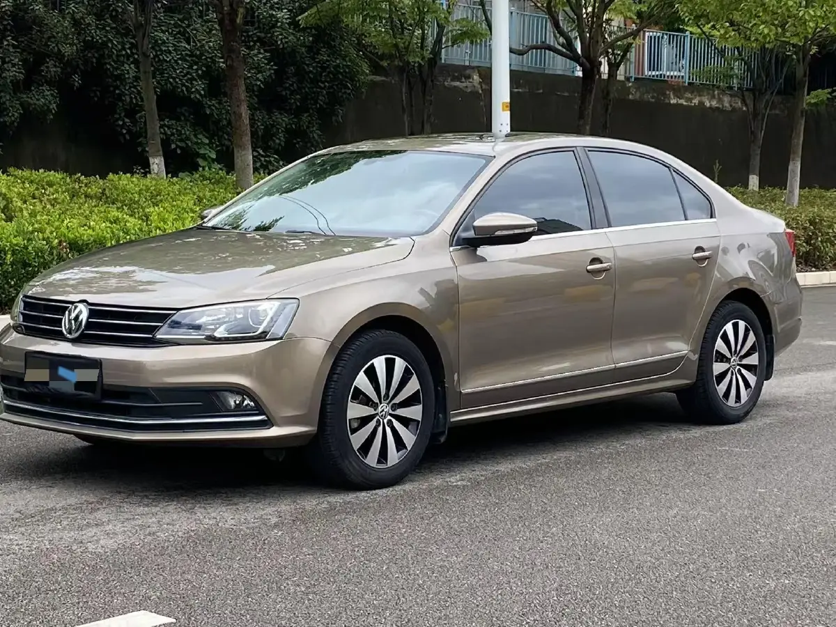 2018 Volkswagen Sagitar 1.6L 110HP L4 5MT