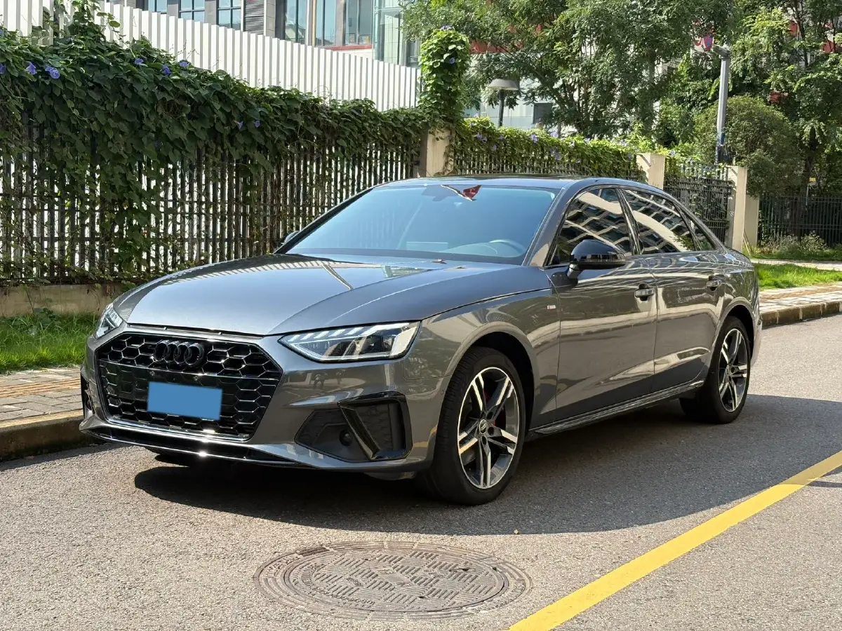 2022 Audi A4L 2.0T 190HP L4 7DCT