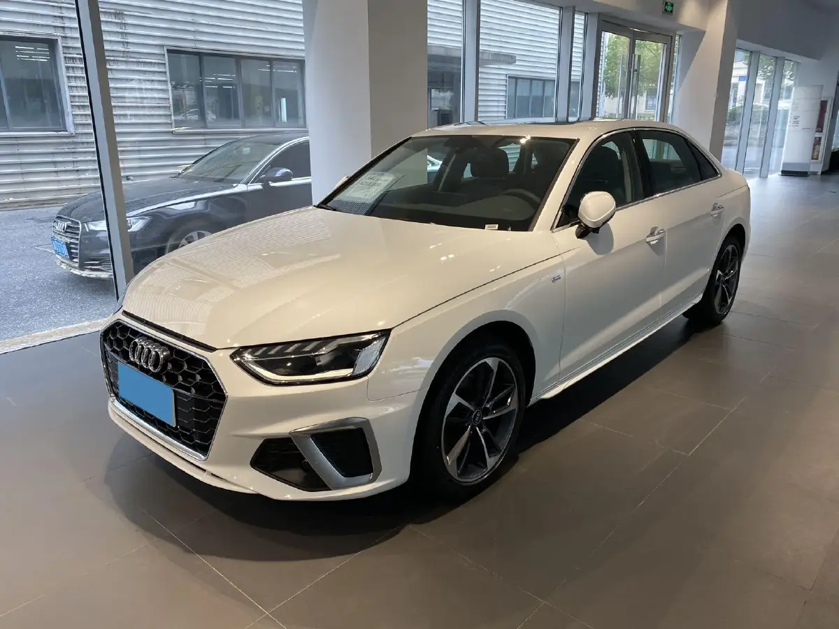 2024 Audi A4L 2.0T 190HP L4 7DCT