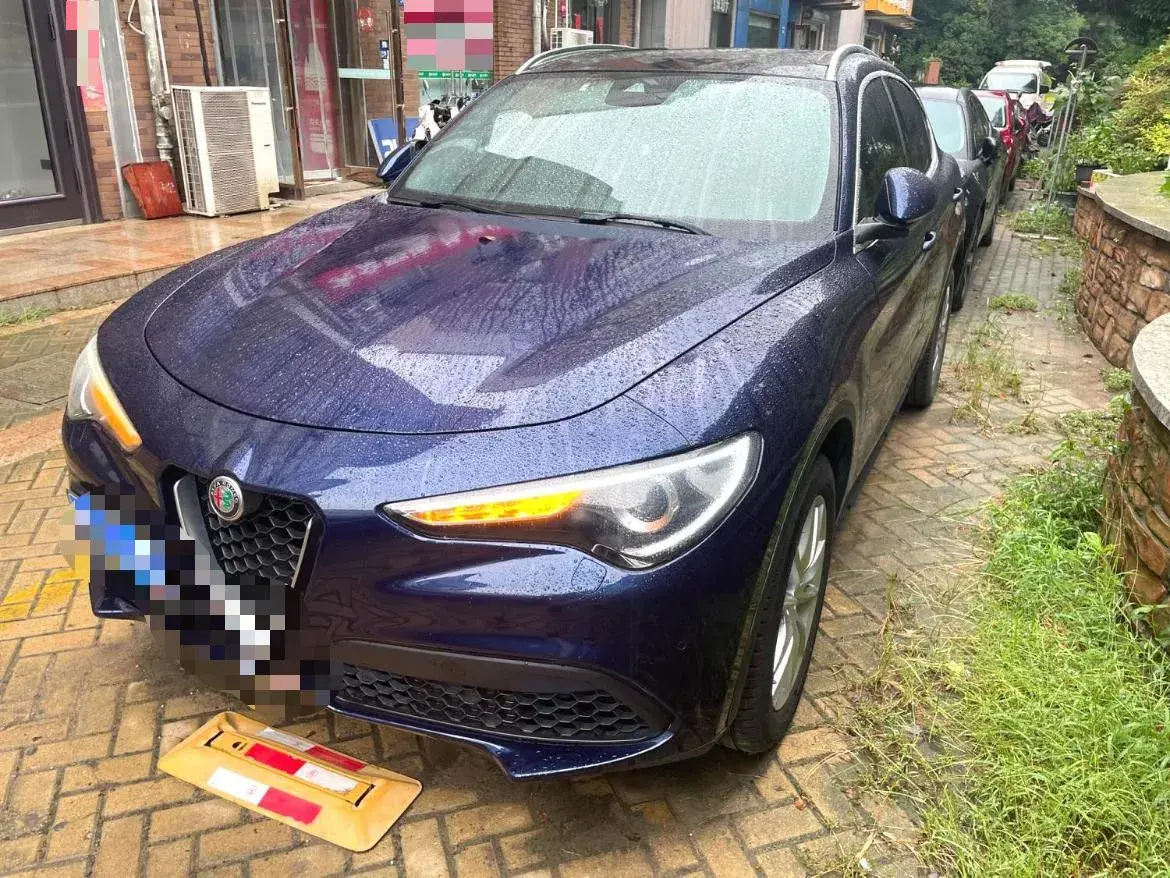 2017 Alfa Romeo Stelvio 2.0T 200HP L4 8AT