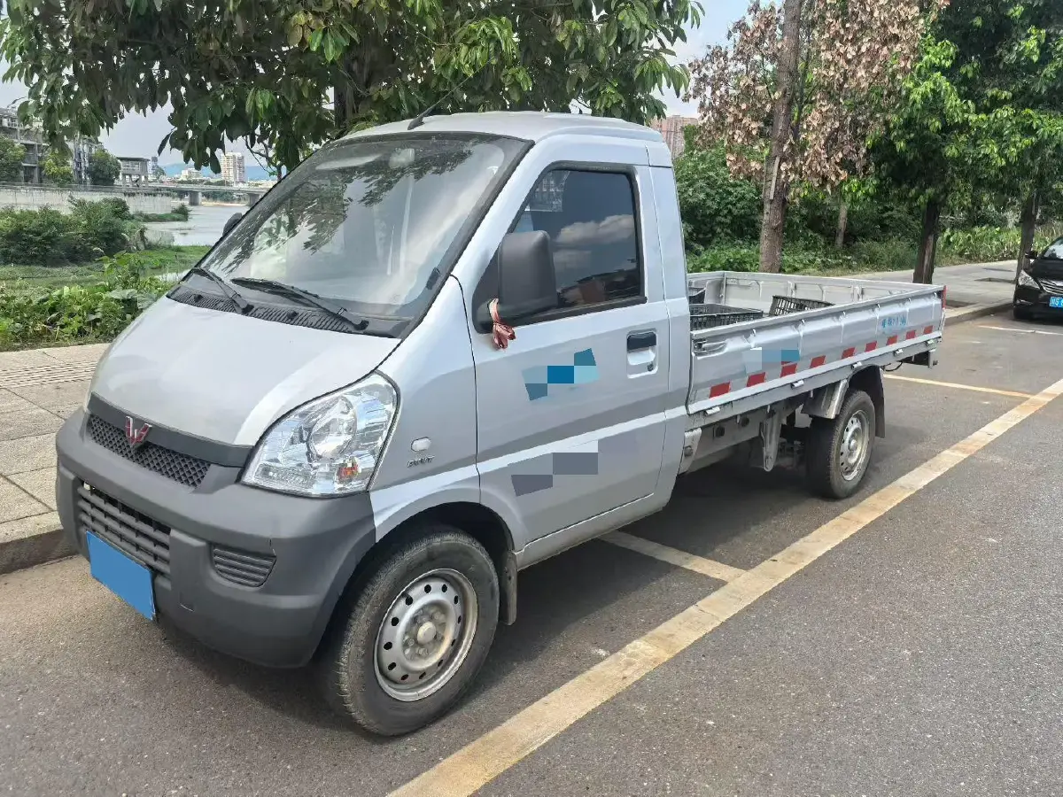 2022 WuLing RongGuang Mini Truck 1.5L 99HP L4 5MT