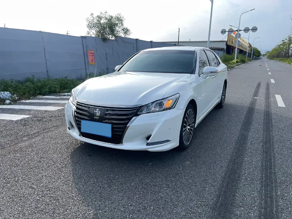 2018 Toyota Crown 2.0T 235HP L4 8AT