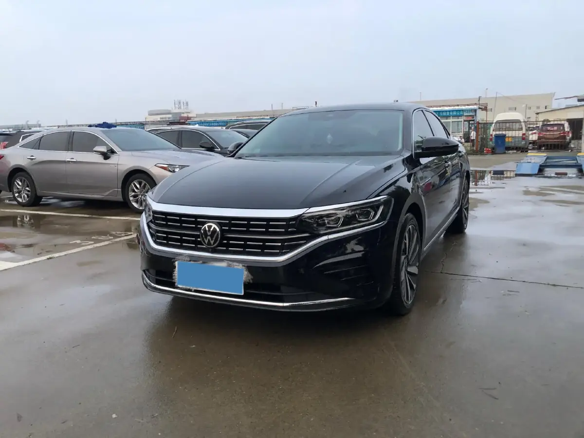 2024 Volkswagen Passat 2.0T 220HP L4 7DCT