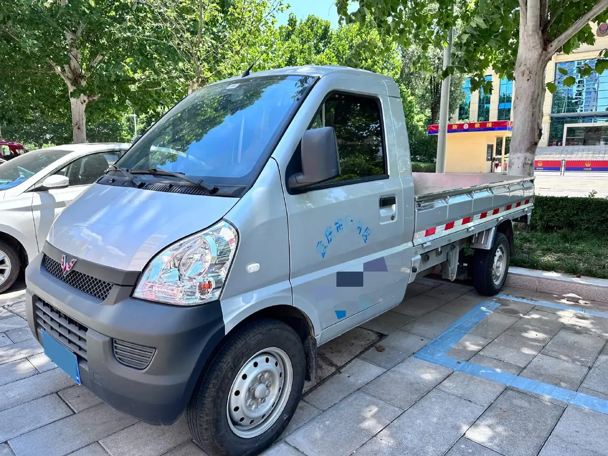 2023 WuLing RongGuang New Truck 1.5L 102HP L4 5MT