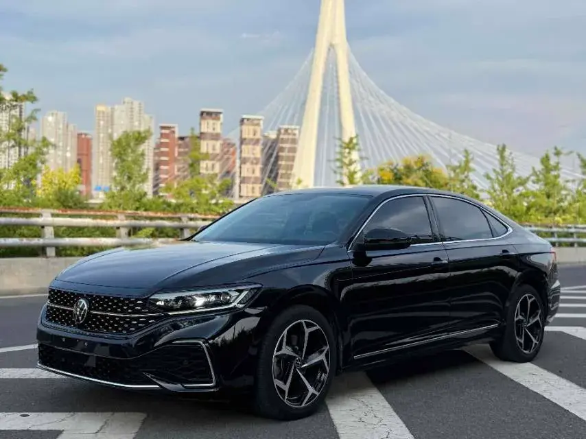 2023 Volkswagen Passat 2.0T 186HP L4 7DCT