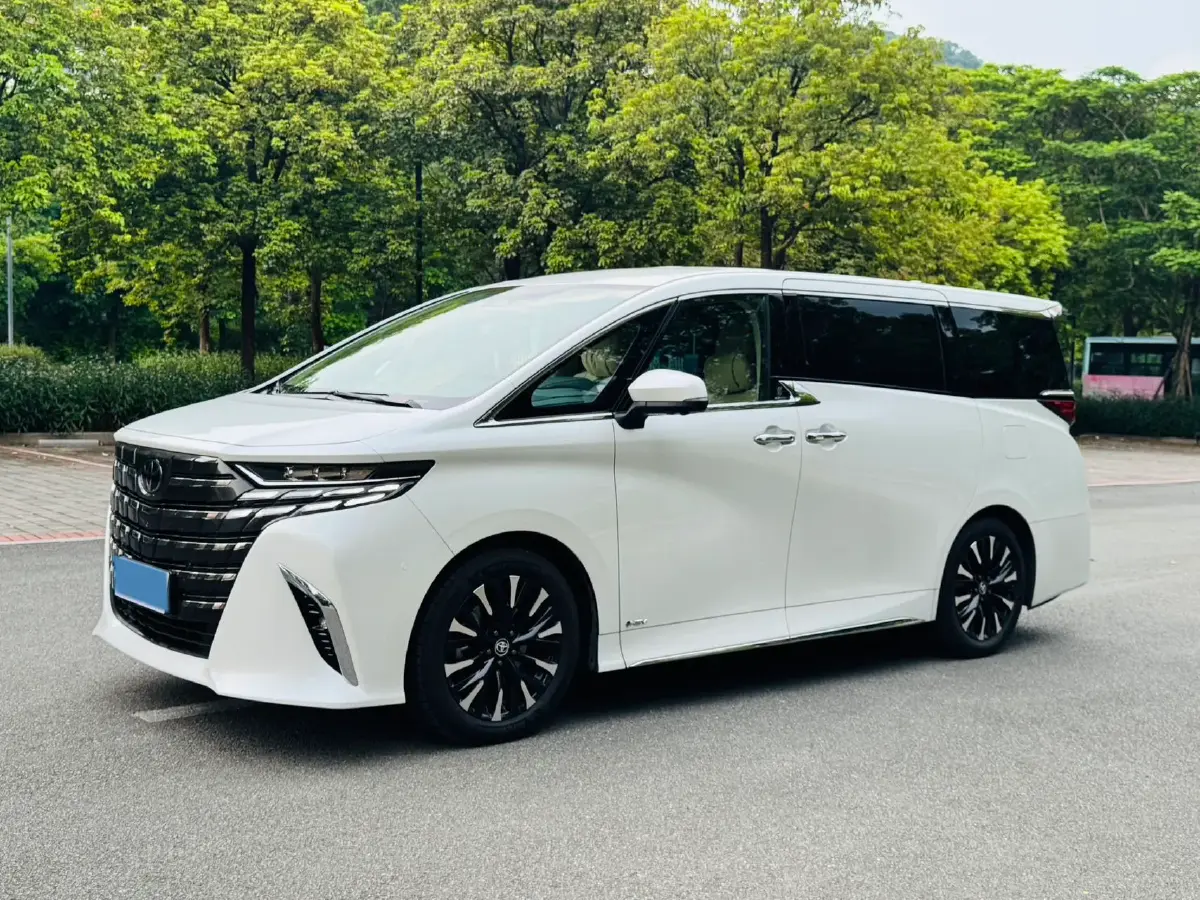 2024 Toyota Alphard 2.5L 190HP L4 E-CVT Hybrid