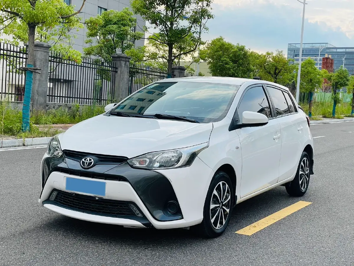 2017 Toyota Yaris L 1.5L 107HP L4 CVT