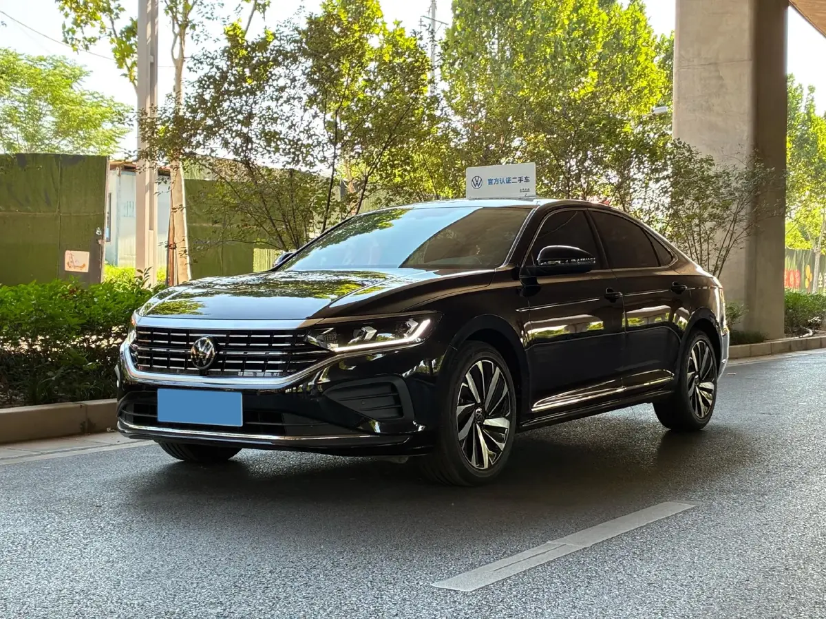 2025 Volkswagen Passat 2.0T 220HP L4 7DCT