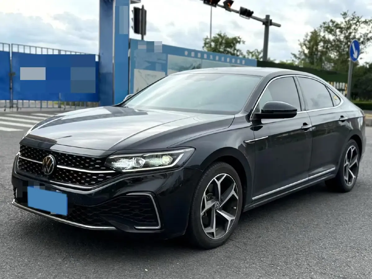2023 Volkswagen Passat 2.0T 186HP L4 7DCT