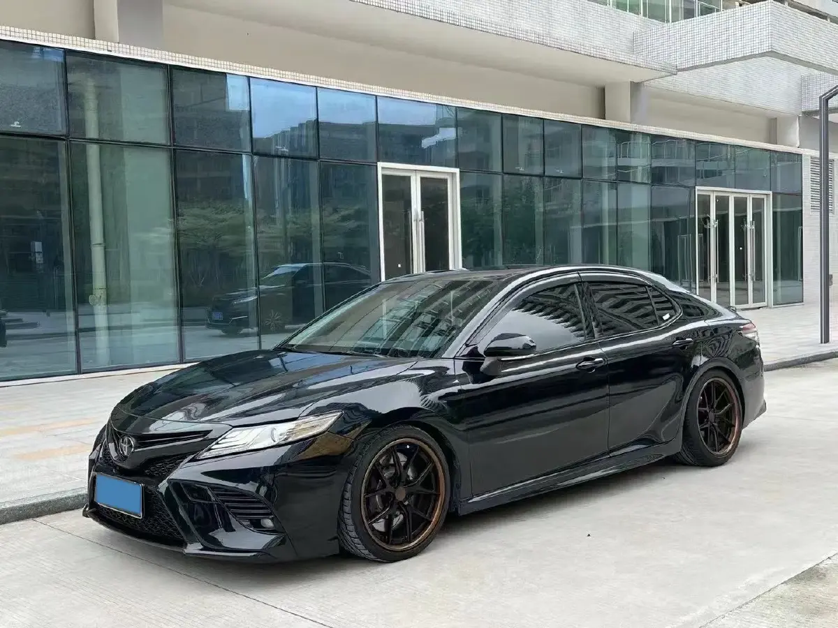 2018 Toyota Camry 2.5L 209HP L4 8AT