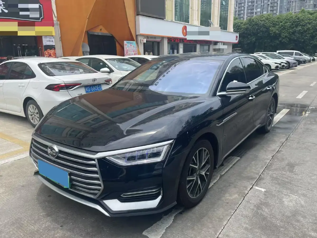 2021 BYD e9 BEV 64.8KWH