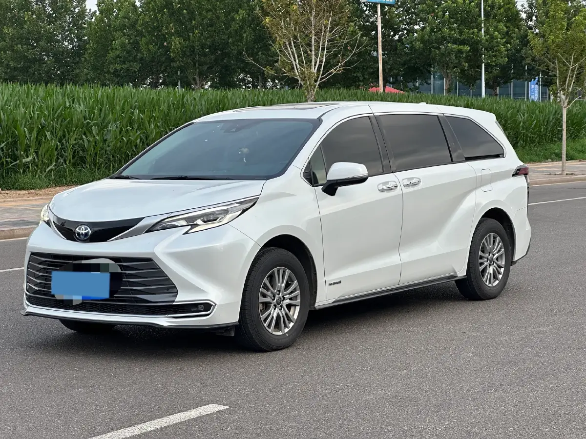 2023 Toyota Sienna 2.5L 189HP L4 E-CVT Hybrid