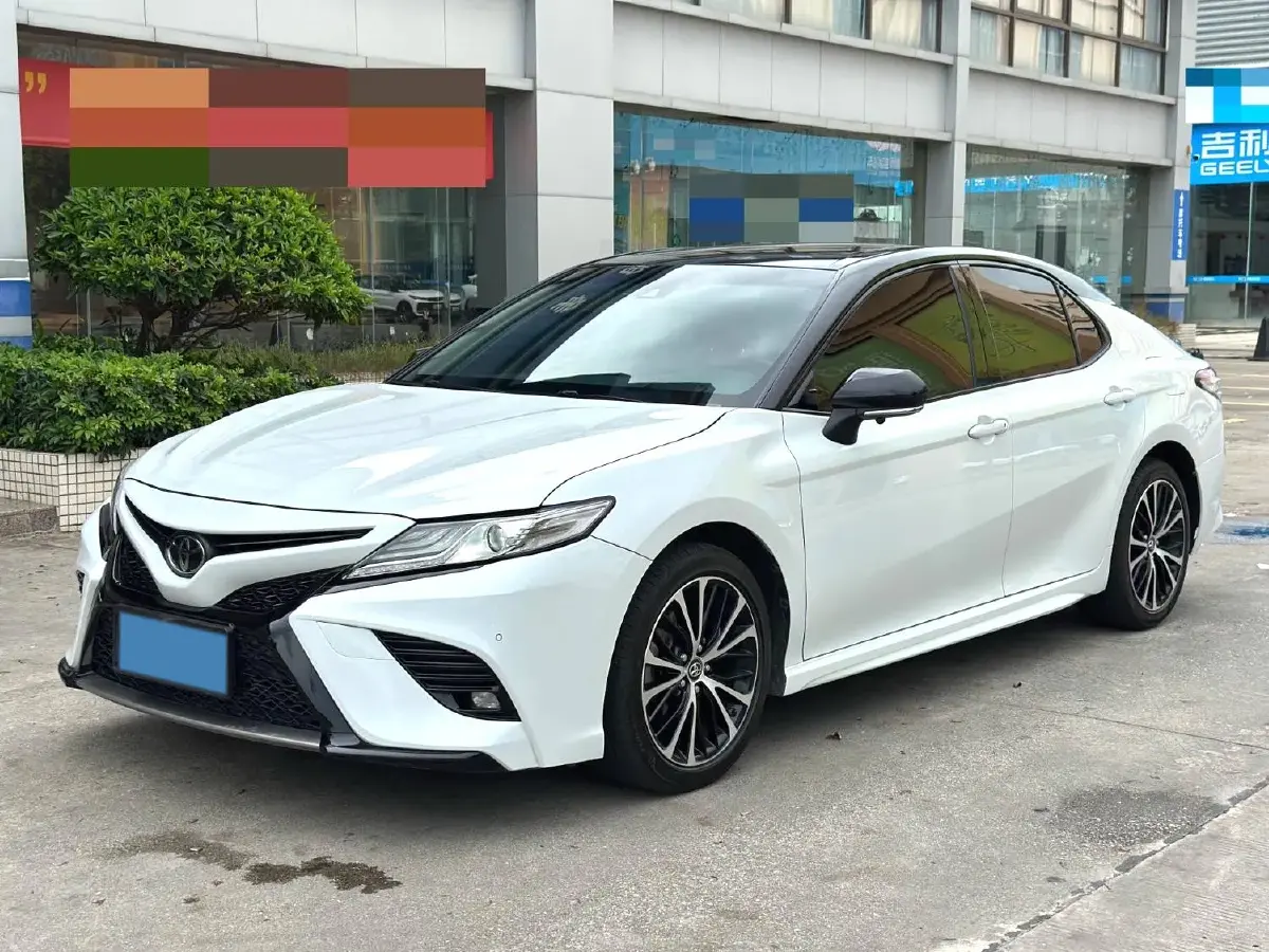 2018 Toyota Camry 2.5L 209HP L4 8AT