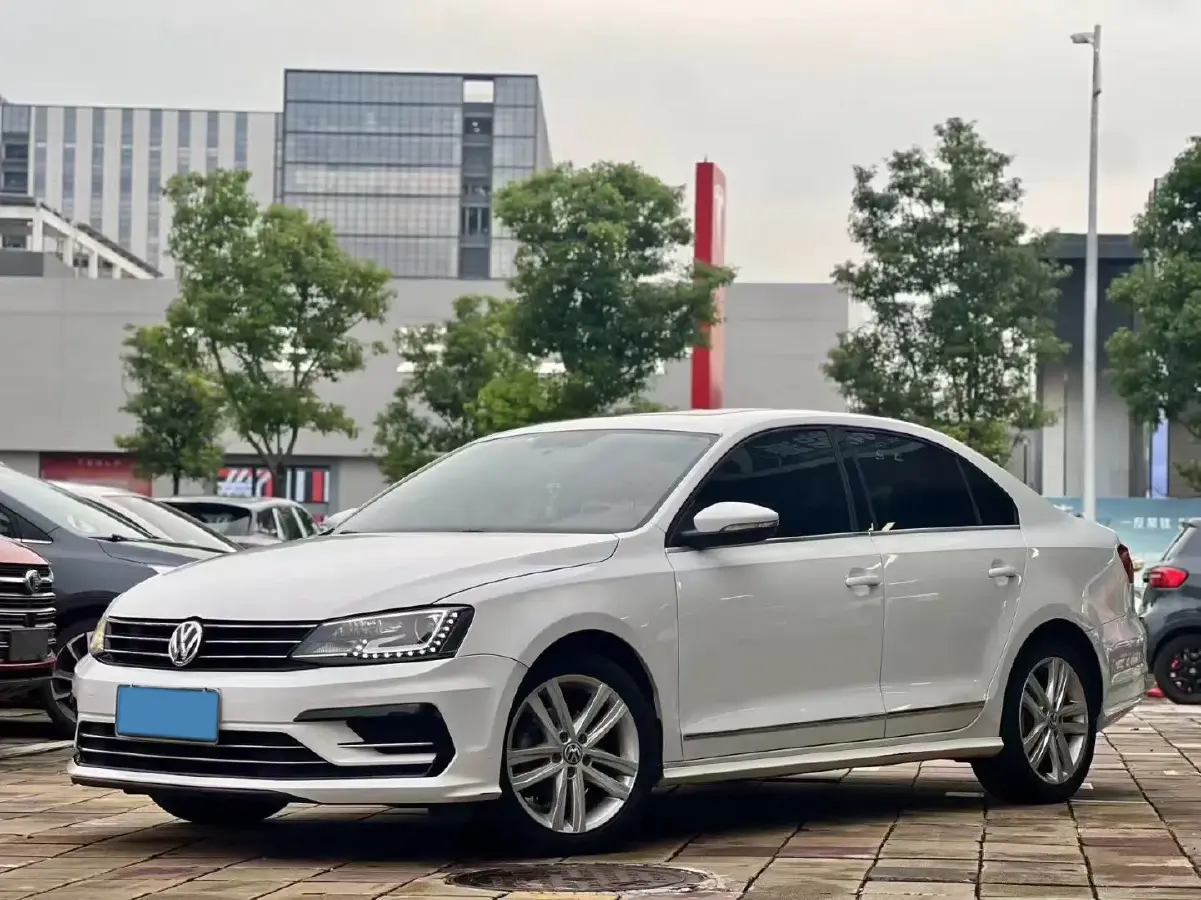 2018 Volkswagen Sagitar 1.4T 150HP L4 7DCT