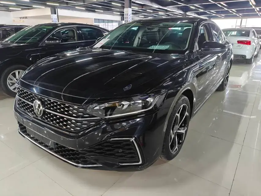 2023 Volkswagen Passat 2.0T 186HP L4 7DCT